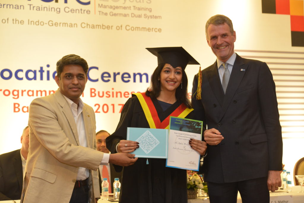 16 (15) Sapna Ashar recruited by DBOI Global Services Pvt. Ltd., receives the Bayer Scholarships “Championing Success” award from Vaibhav Rane, Expert – Talent Attrac